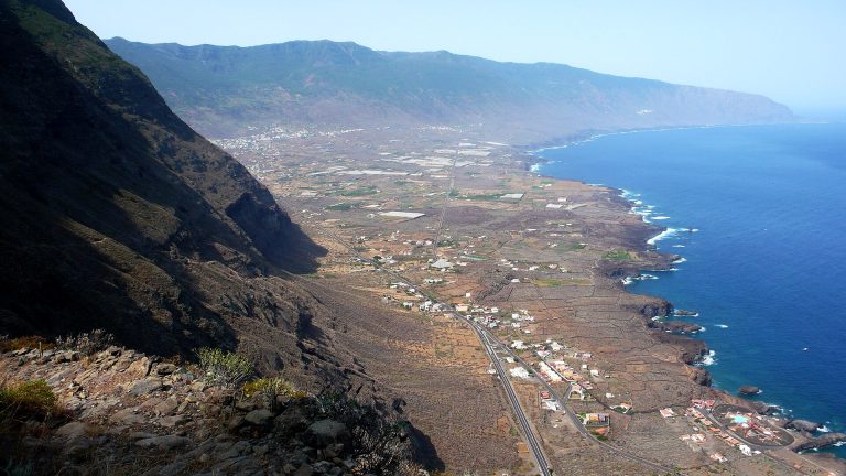 Valle de El Golfo, desde el Camino de la Peña