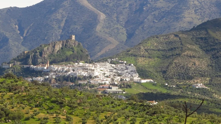 Auswandern nach Andalusien: Provinzen, Kosten, Arbeit und Tipps (2026)