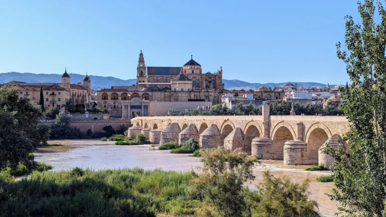 Römische Brücke und Mezquita in Córdoba