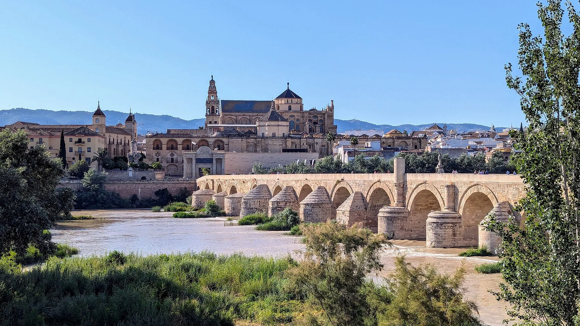 Römische Brücke und Mezquita in Córdoba