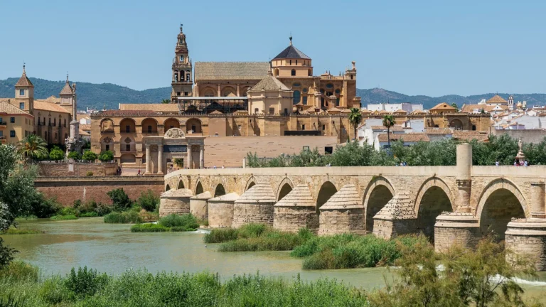 Römische Brücke und Mezquita in Córdoba