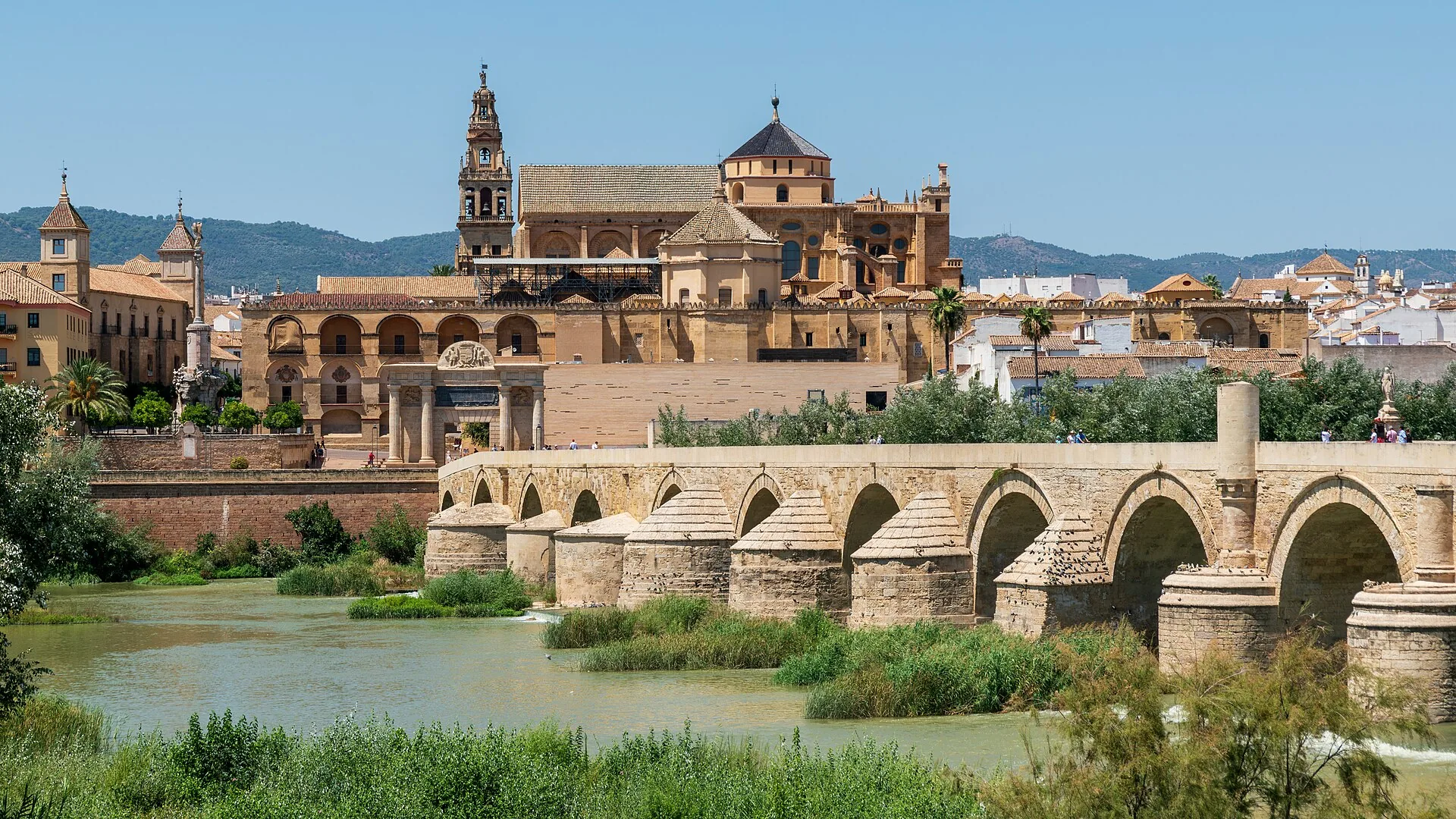 Römische Brücke und Mezquita in Córdoba